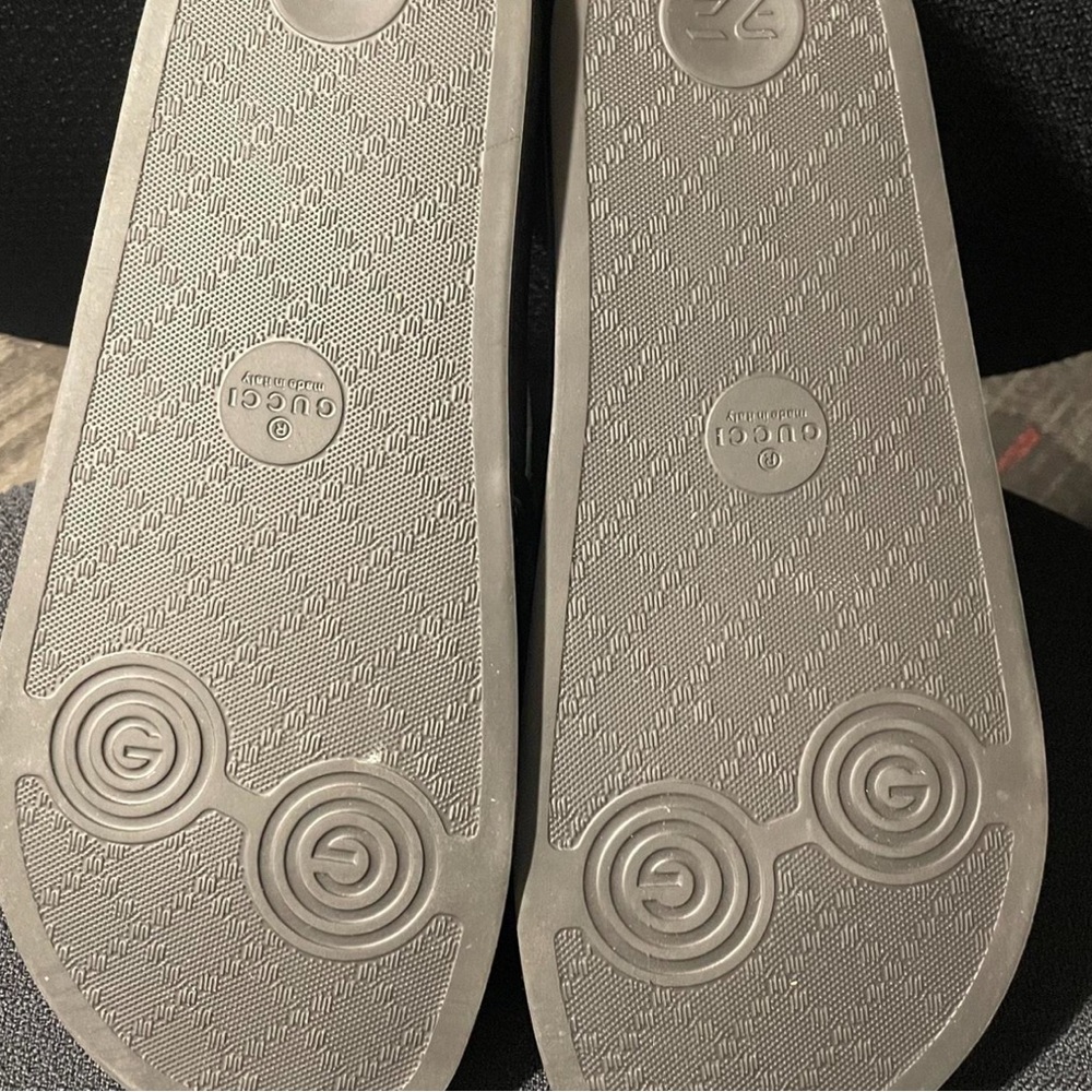 Gucci Black and Gold Star Pattern Men's Slides - Picture 6 of 7
